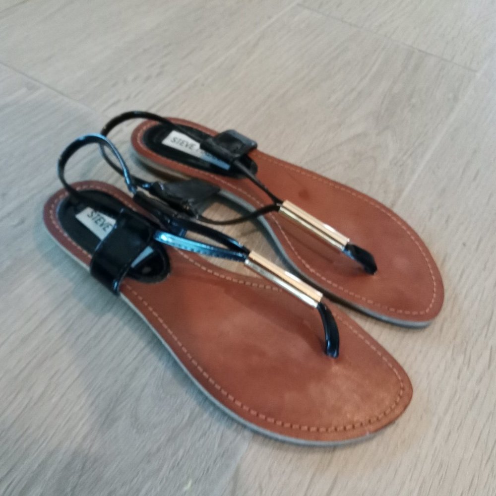 Steve Madden Patent Flat Thong Sandals 6.5  Black